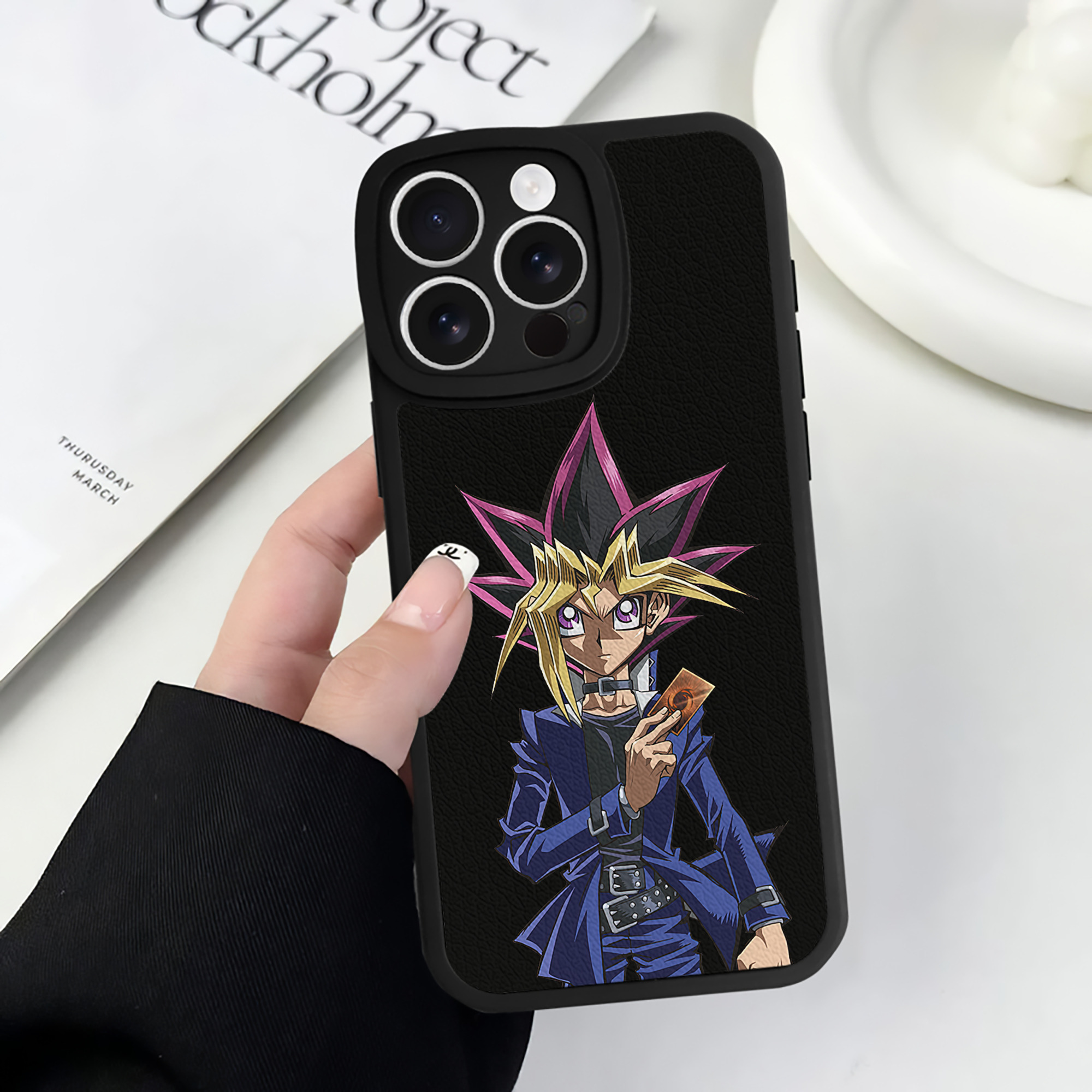 遊☆戯☆王 Yu-Gi-Oh! 【iPhone 16シリーズ対応】シリコンスマホケース（レザー調） 材質：シリコン